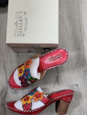 L'ATISTE Red Floral Appliqué Slide Mules